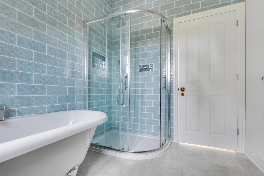 Bathroom 2.jpeg