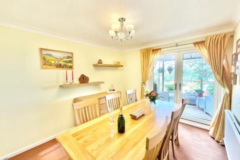 27 Graffam Grove, Cheadle, Stoke-on-trent, ST10 1SP