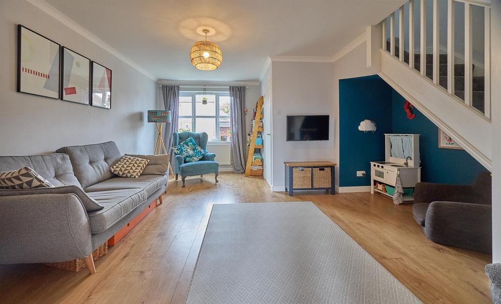 Lounge to Front