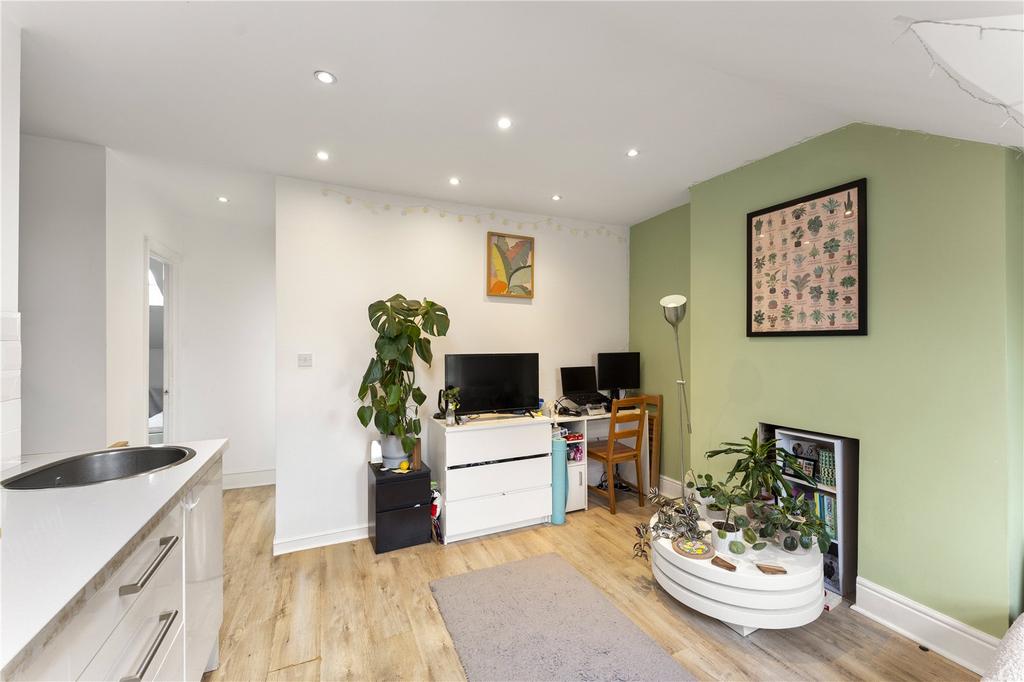 Lounge / Kitchen S2
