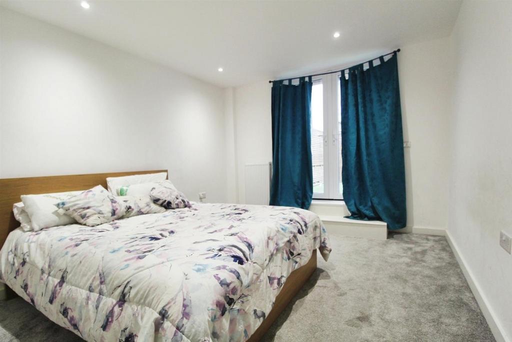 Bed1.JPG