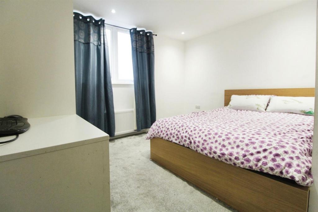 Bed 202.JPG
