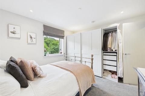 2 bedroom flat for sale, Old Barn Lane, Kenley CR8