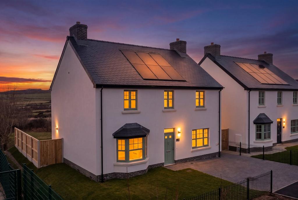 4 bedroom detached house for sale