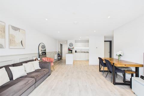 2 bedroom flat for sale, Old Barn Lane, Kenley CR8