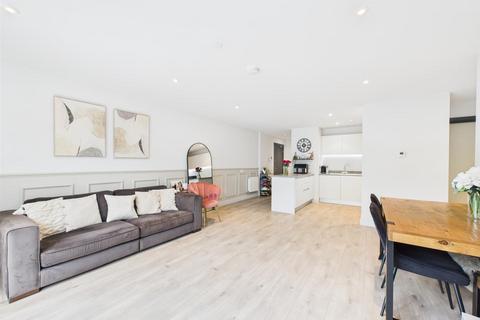 2 bedroom flat for sale, Old Barn Lane, Kenley CR8
