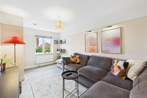 2 bedroom semi-detached house for sale, Hallam Drive, Radcliffe-On-Trent, Nottingham