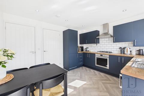 2 bedroom semi-detached house for sale, Hallam Drive, Radcliffe-On-Trent, Nottingham