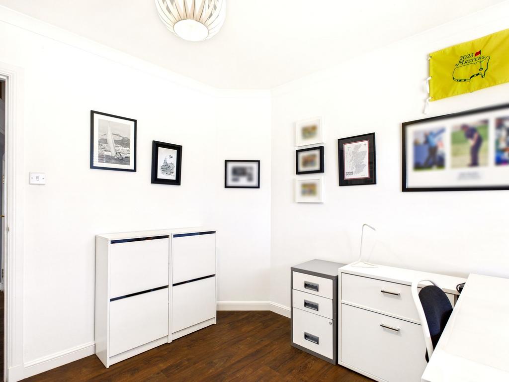 Bedroom 5/Study