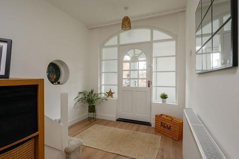 4 bedroom semi-detached house for sale, Middlethorpe Grove, York YO24