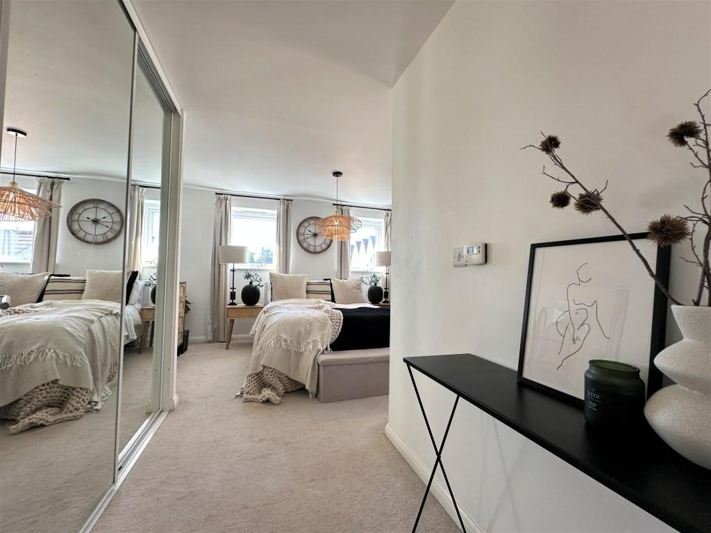 Principal bedroom2