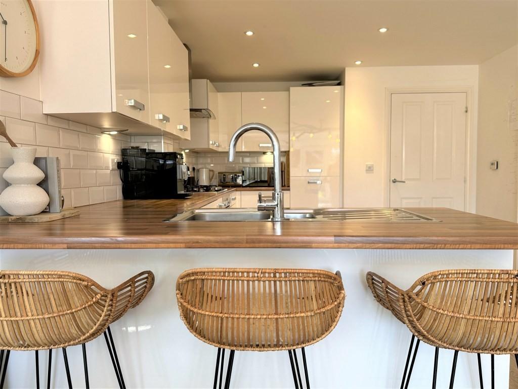 Lkd feature breakfast bar