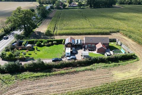 2 bedroom detached house for sale, Ipswich Road, Tivetshall St. Mary