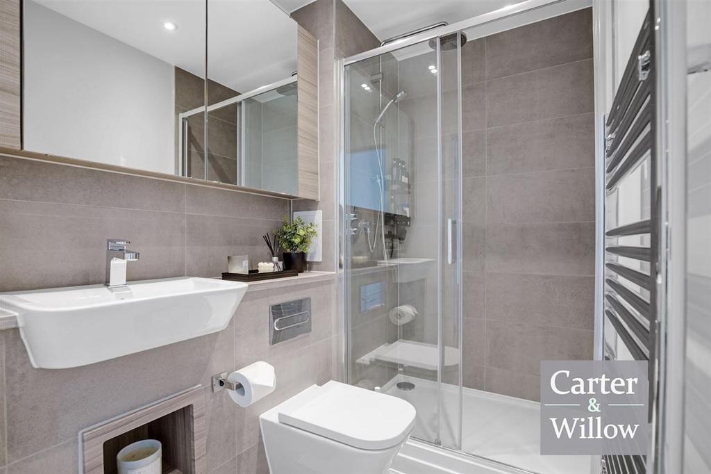 En suite shower