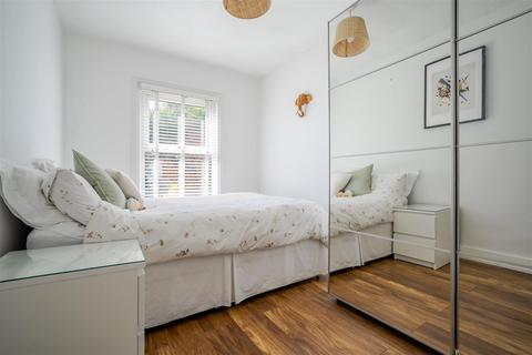 84 Arthur Road, Windsor, SL4 1RX
