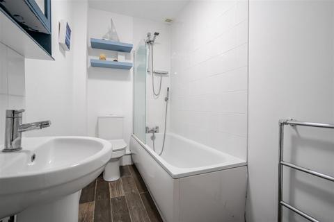 84 Arthur Road, Windsor, SL4 1RX