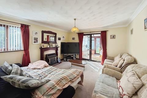 2 bedroom detached bungalow for sale, Poplar Lane , Corringham