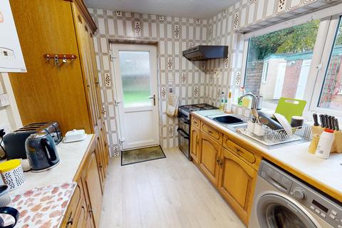 3 bedroom semi-detached house to rent, Ebury Close, West Yorkshire WF17