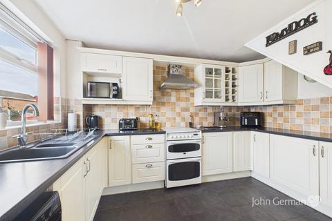 3 bedroom semi-detached house for sale, Harwood Avenue, Branston