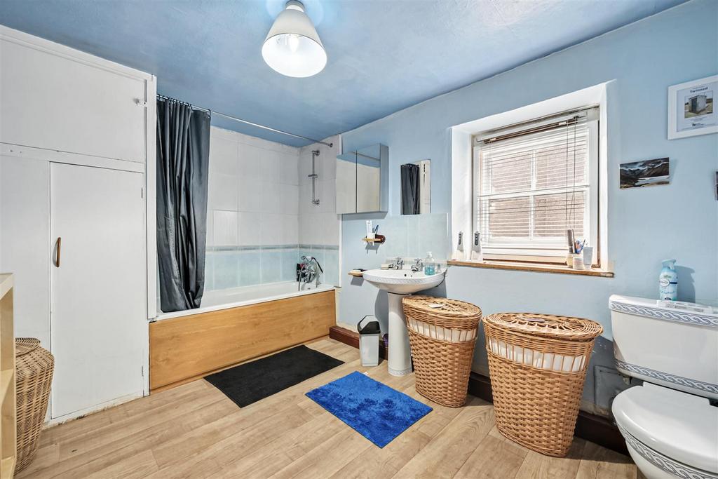 Bathroom.jpg