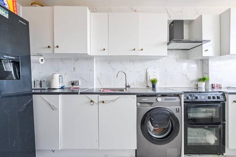 2 bedroom flat for sale, Barnardo Street, Shadwell, London, E1
