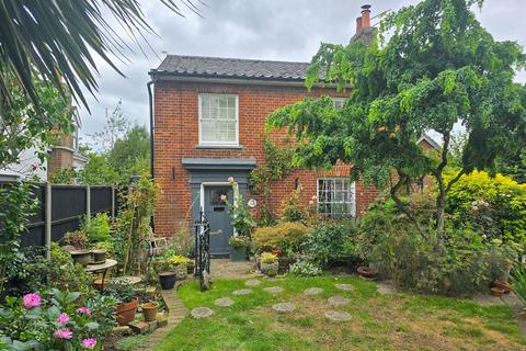 2 bedroom detached house for sale, Leigh Close, Attleborough NR17