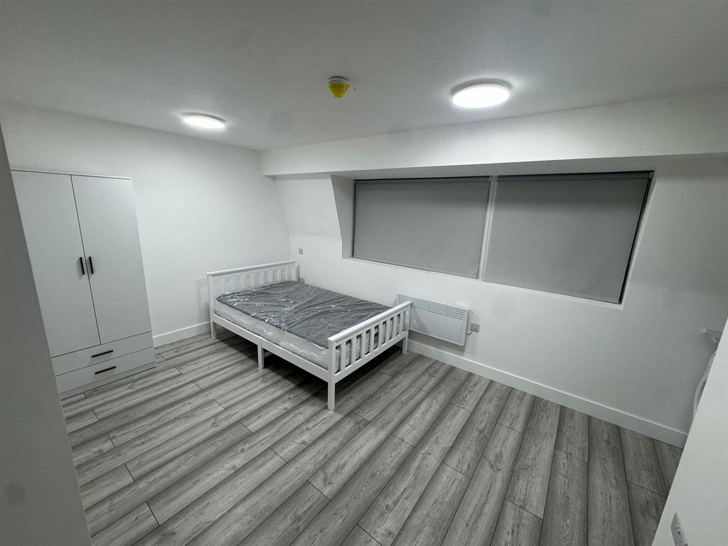 Room 4 gibbons close.jpeg