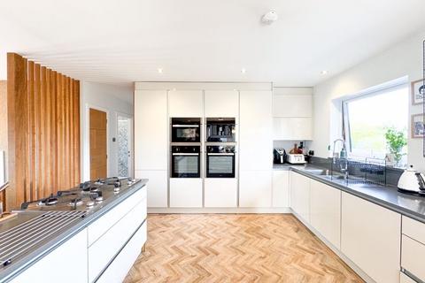 4 bedroom detached house for sale, VAUGHAN AVENUE, GRIMSBY