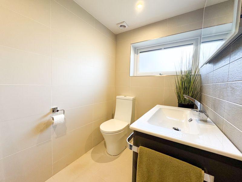 En-suite to bed 2