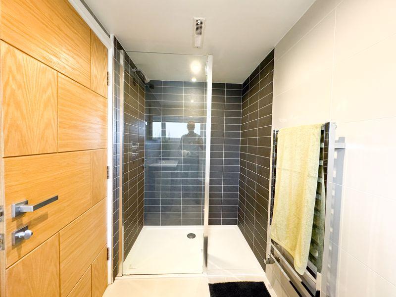 En-suite to bed 2