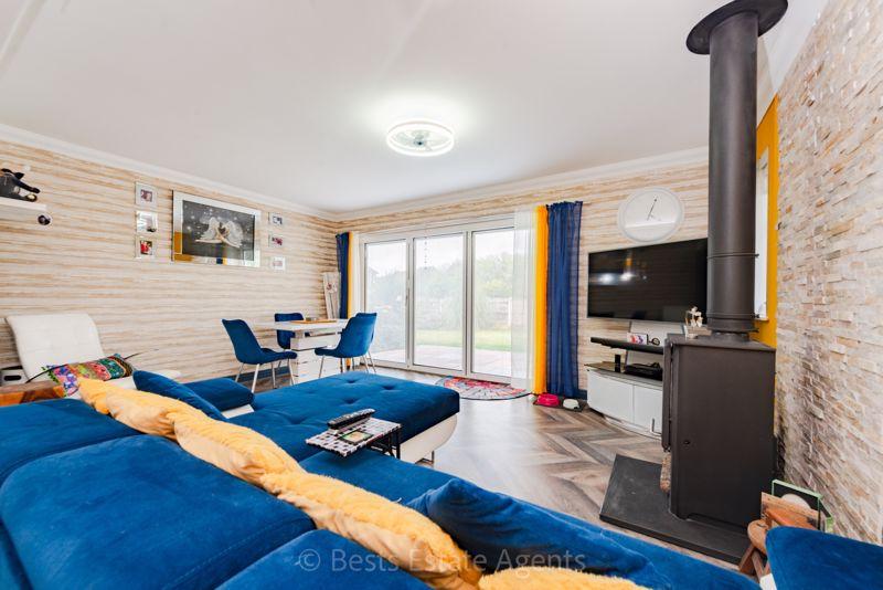 Lounge Dining Area