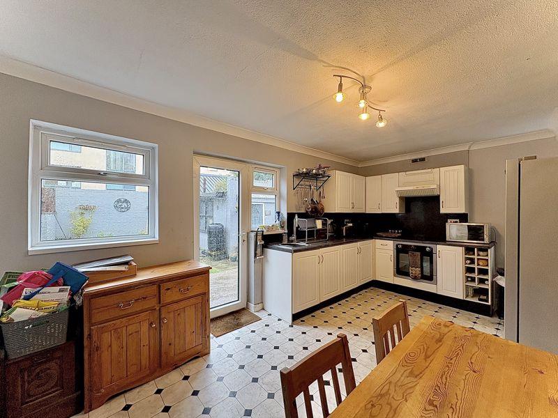 Dining kitchen