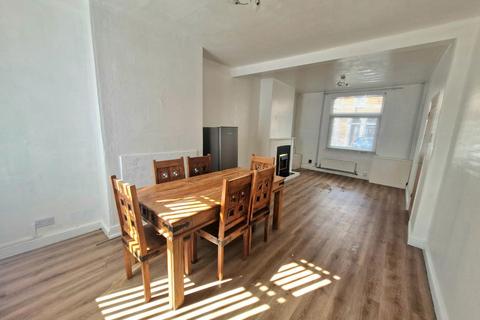 11 Thirlestane Road, Northampton, NN4 8HD