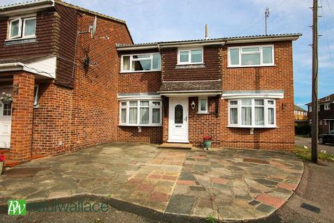 undefined, Farm Close, Cheshunt