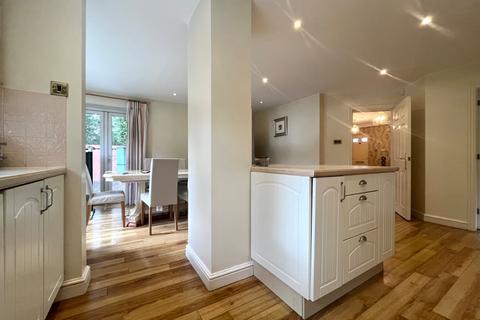 6 bedroom detached house to rent, Hirdemonsway, Shirley, Solihull, West Midlands, B90