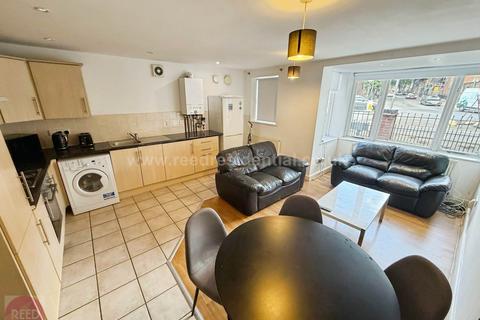 4 bedroom apartment to rent, Castle Boulevard, Lenton, England