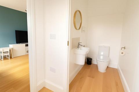 undefined, Luton LU2
