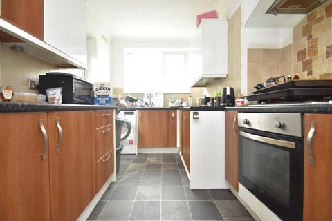 3 bedroom terraced house to rent, Toronto Road, Hampshire PO2