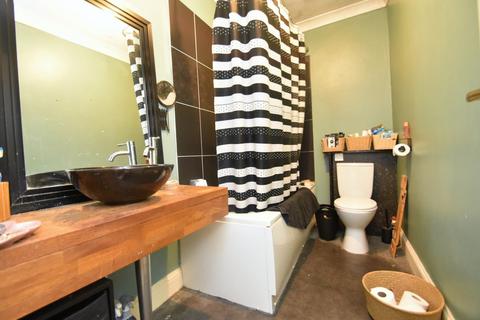 3 bedroom terraced house to rent, Toronto Road, Hampshire PO2