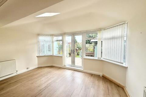 2 bedroom bungalow for sale, The Driveway, Canvey Island