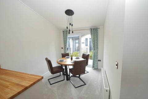 undefined, WEYBRIDGE PARK / MEADOWLANDS PARK - ADDLESTONE / WEYBRIDGE