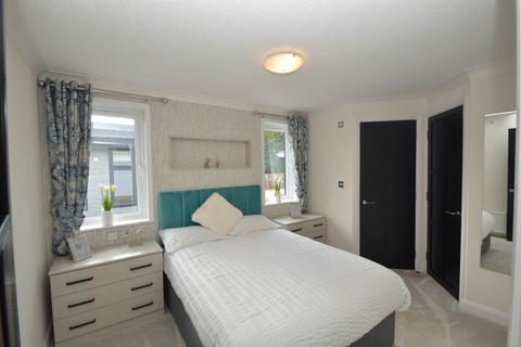 undefined, WEYBRIDGE PARK / MEADOWLANDS PARK - ADDLESTONE / WEYBRIDGE