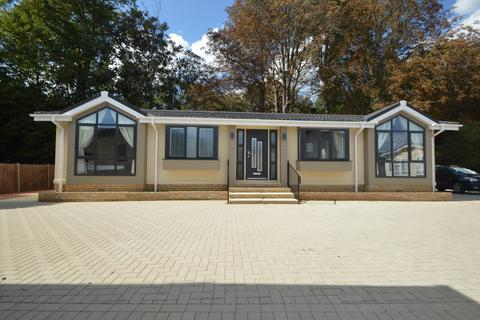 WEYBRIDGE PARK / MEADOWLANDS PARK - ADDLESTONE / WEYBRIDGE