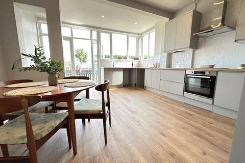 4 bedroom bungalow for sale, Victoria Avenue, Southend-on-Sea, Essex, SS2