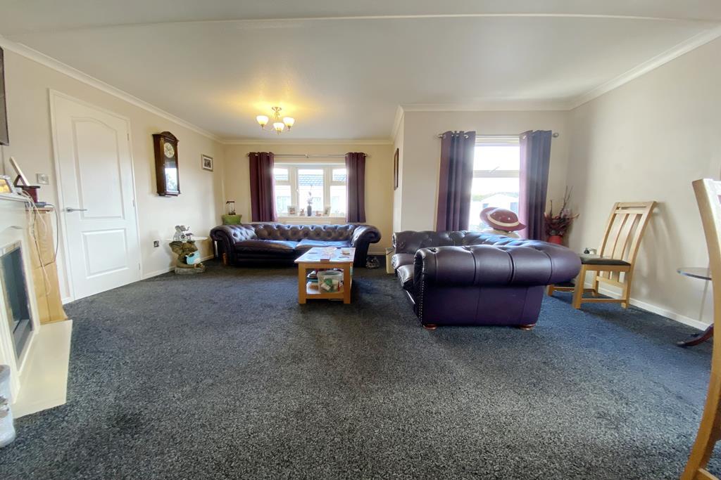 Lounge/Dining Rm