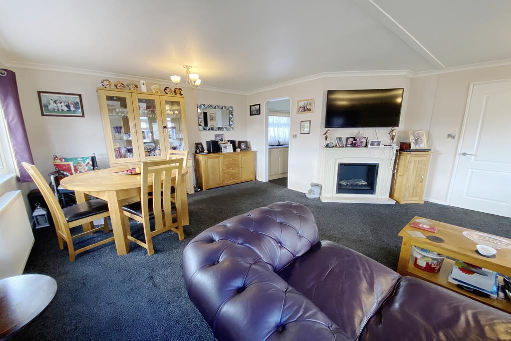 Lounge/Dining Rm