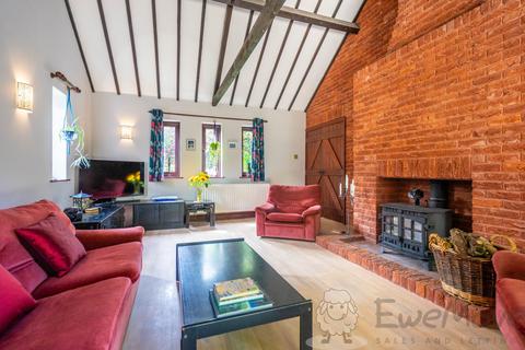 4 bedroom detached house for sale, Wymondham Road, Wreningham, Norwich, Norfolk, NR16