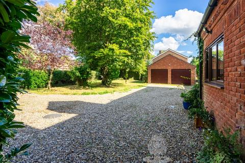 4 bedroom detached house for sale, Wymondham Road, Wreningham, Norwich, Norfolk, NR16