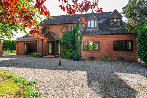 4 bedroom detached house for sale, Wymondham Road, Wreningham, Norwich, Norfolk, NR16