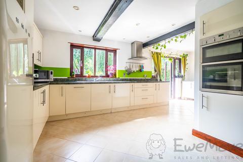 4 bedroom detached house for sale, Wymondham Road, Wreningham, Norwich, Norfolk, NR16